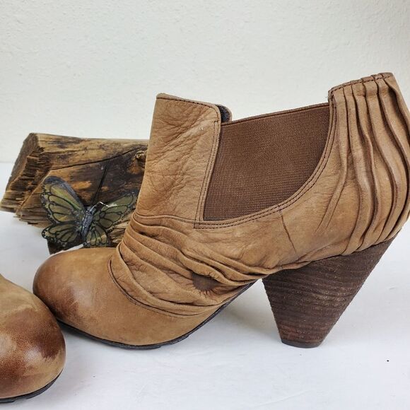 Vince camuto burnished dark tan pleated booties - Picture 3 of 8